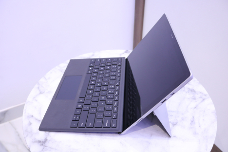 Surface Pro 4 ( i5/8GB/256GB ) + Type Cover 4